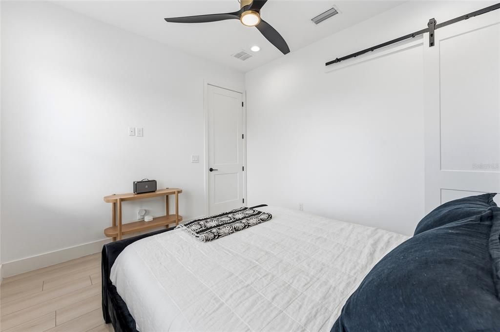 En Venta: $975,000 (3 camas, 2 baños, 2259 Pies cuadrados)