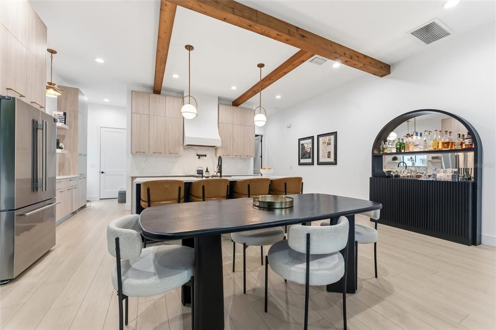 En Venta: $975,000 (3 camas, 2 baños, 2259 Pies cuadrados)