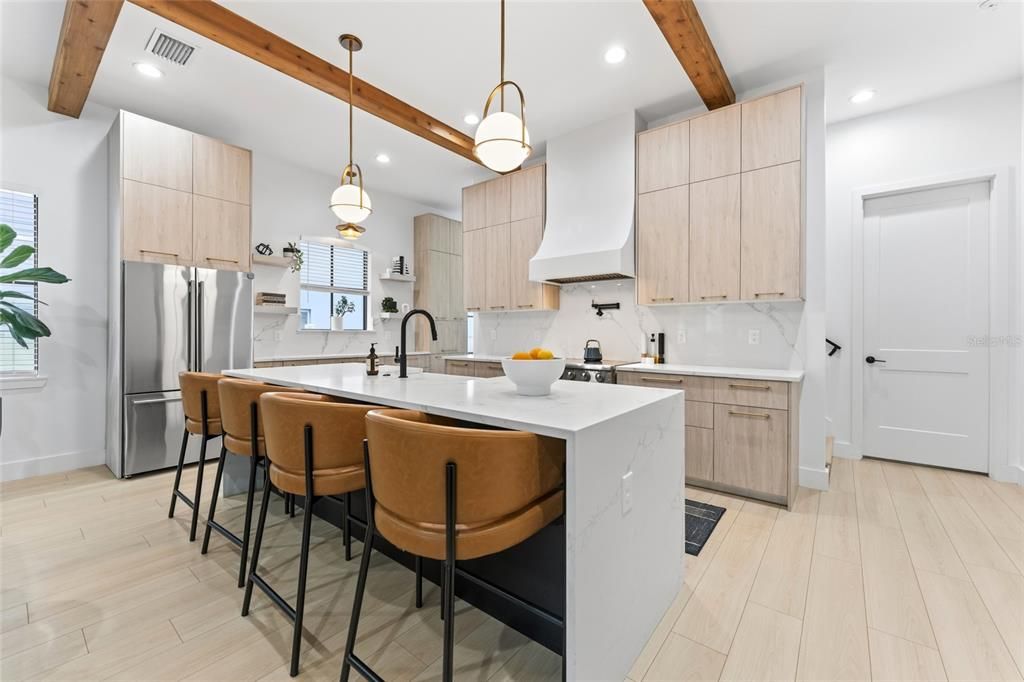 En Venta: $975,000 (3 camas, 2 baños, 2259 Pies cuadrados)