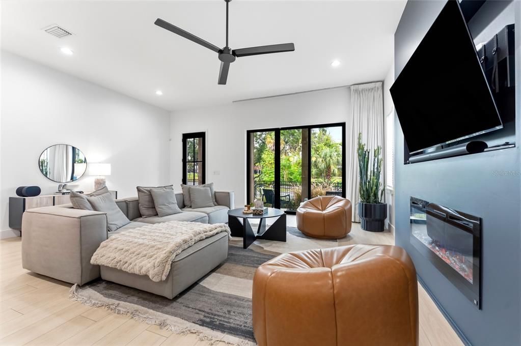 En Venta: $975,000 (3 camas, 2 baños, 2259 Pies cuadrados)