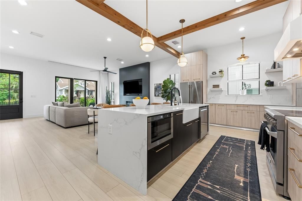 En Venta: $975,000 (3 camas, 2 baños, 2259 Pies cuadrados)