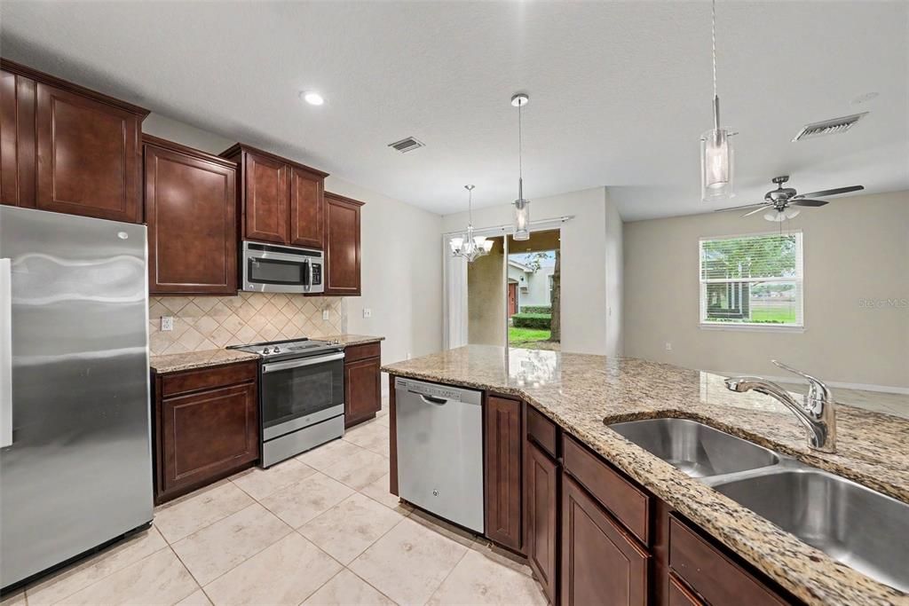 For Sale: $249,900 (3 beds, 2 baths, 1682 Square Feet)