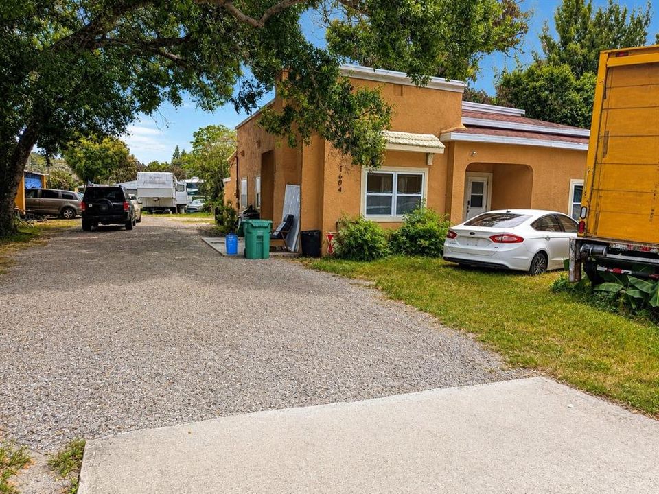 На продажу: $235,999 (3 спален, 2 ванн, 1358 Квадратных фут)