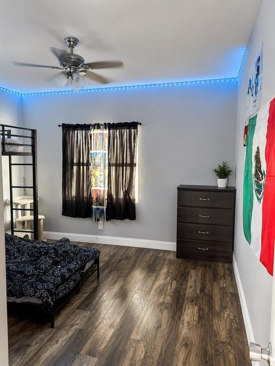 На продажу: $235,999 (3 спален, 2 ванн, 1358 Квадратных фут)