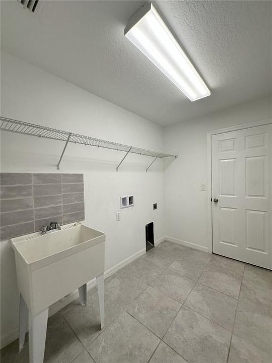 В аренду: $2,100 (4 спален, 2 ванн, 2208 Квадратных фут)