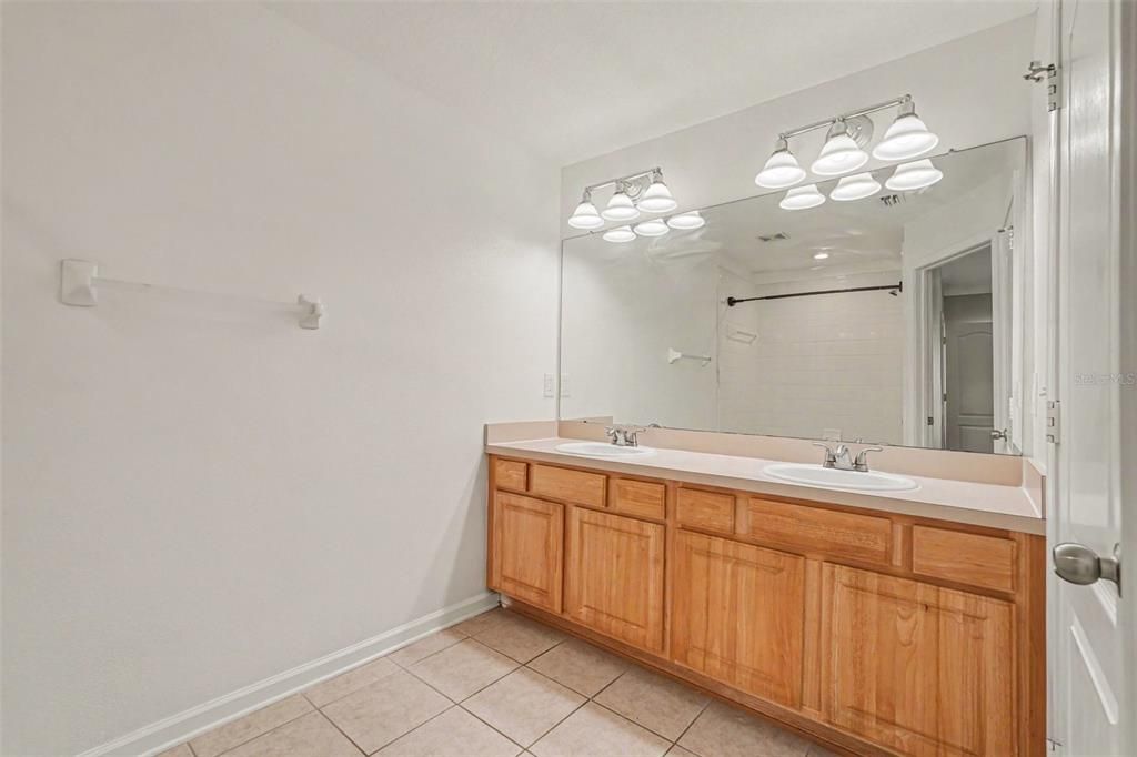 En Venta: $239,900 (3 camas, 2 baños, 1588 Pies cuadrados)