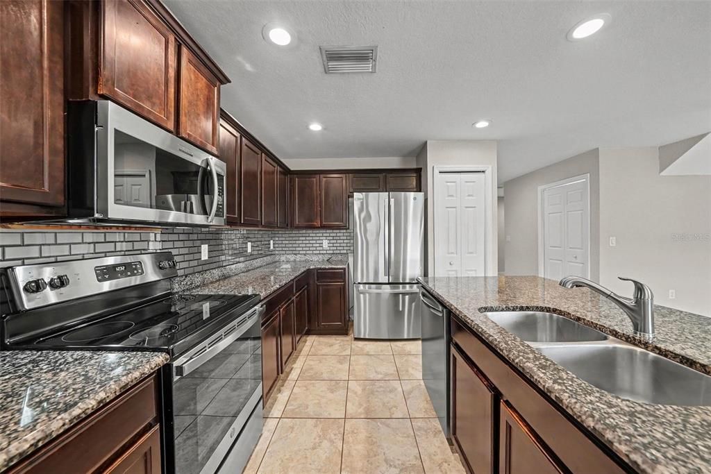 For Sale: $264,900 (4 beds, 2 baths, 1676 Square Feet)