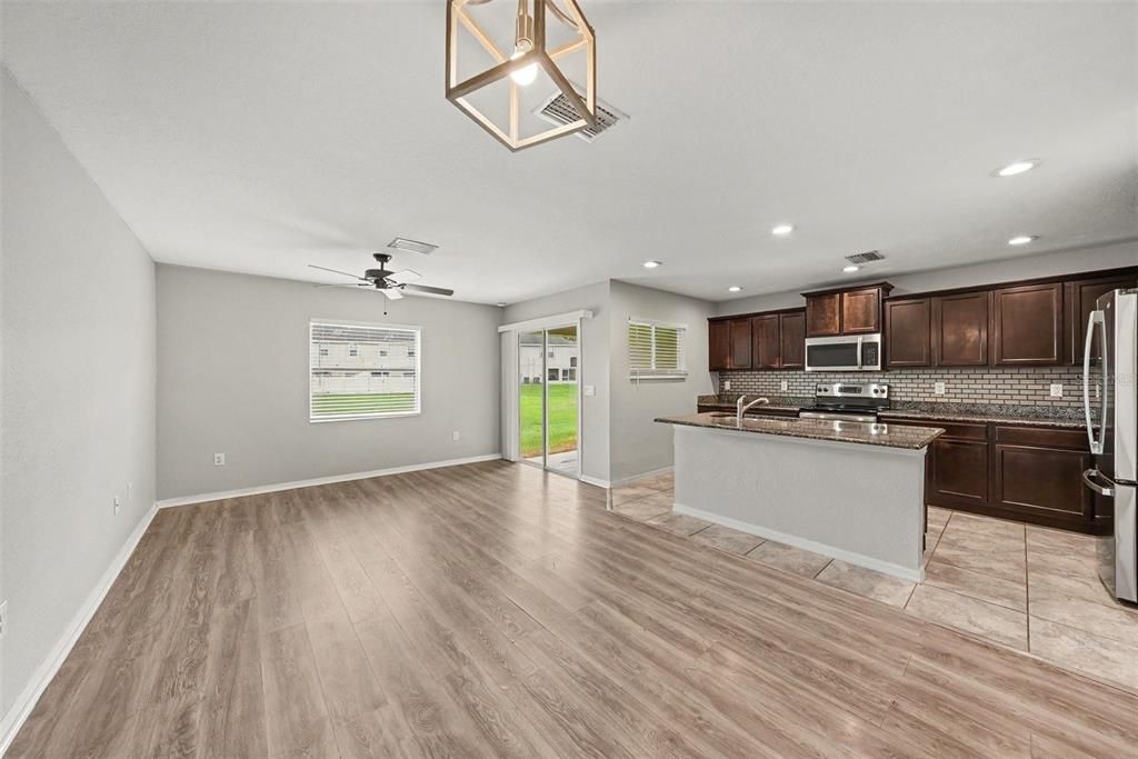 For Sale: $264,900 (4 beds, 2 baths, 1676 Square Feet)