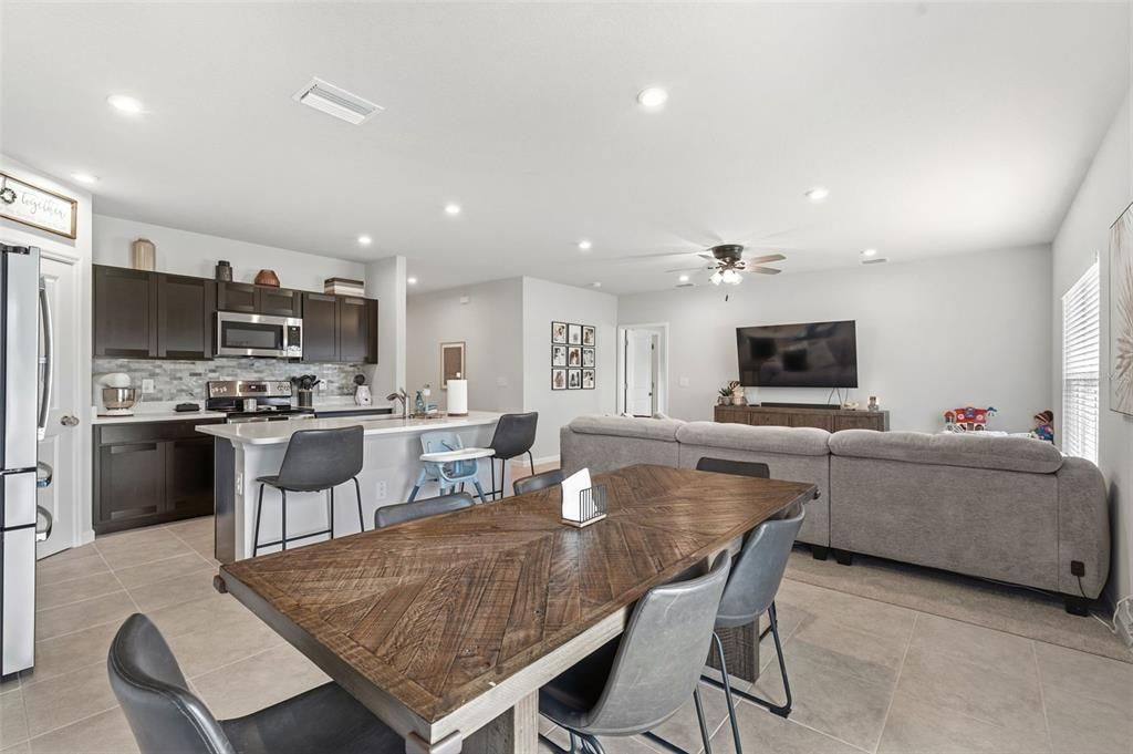 En Venta: $359,990 (4 camas, 2 baños, 1733 Pies cuadrados)