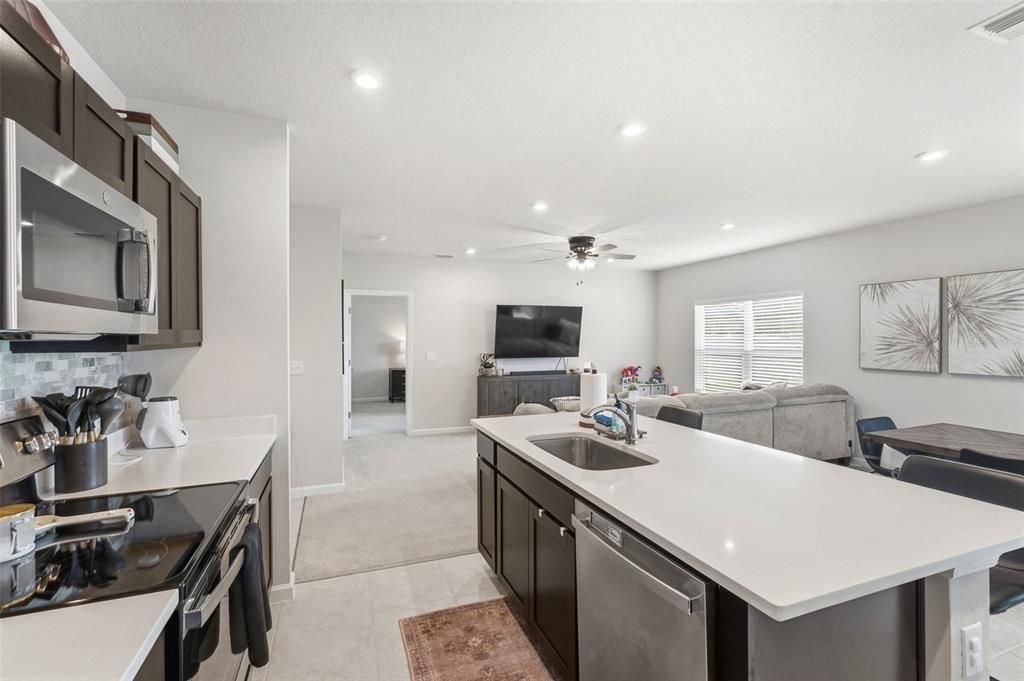 En Venta: $359,990 (4 camas, 2 baños, 1733 Pies cuadrados)