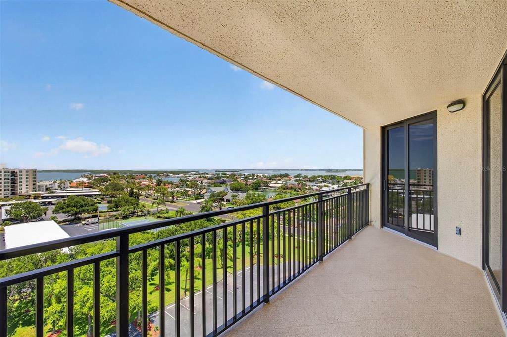 For Sale: $599,000 (2 beds, 2 baths, 1500 Square Feet)