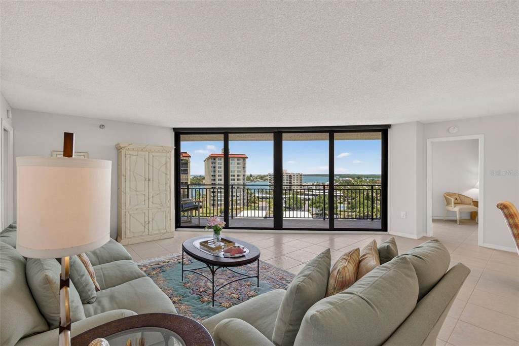 For Sale: $599,000 (2 beds, 2 baths, 1500 Square Feet)