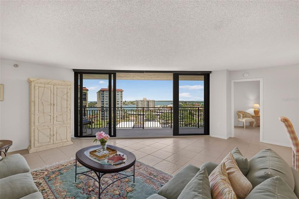 For Sale: $599,000 (2 beds, 2 baths, 1500 Square Feet)