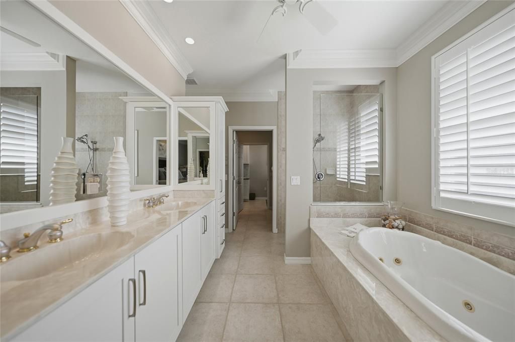 En Venta: $965,000 (3 camas, 2 baños, 2235 Pies cuadrados)