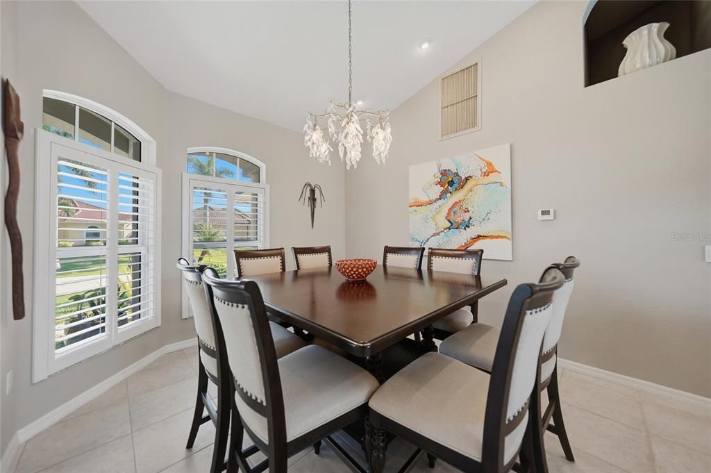 En Venta: $965,000 (3 camas, 2 baños, 2235 Pies cuadrados)