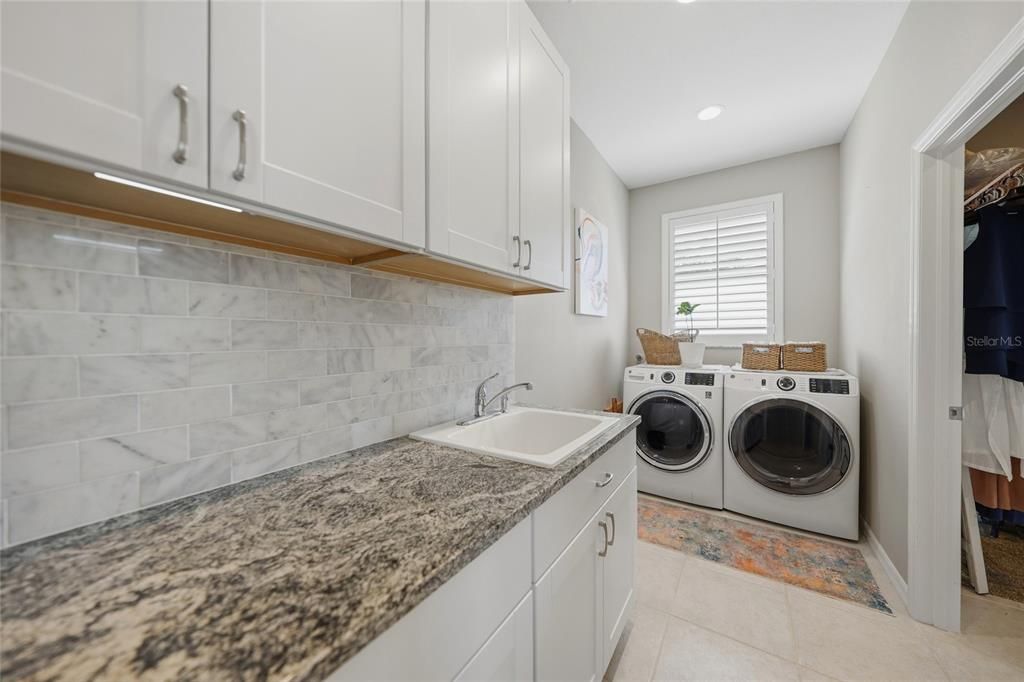 En Venta: $965,000 (3 camas, 2 baños, 2235 Pies cuadrados)