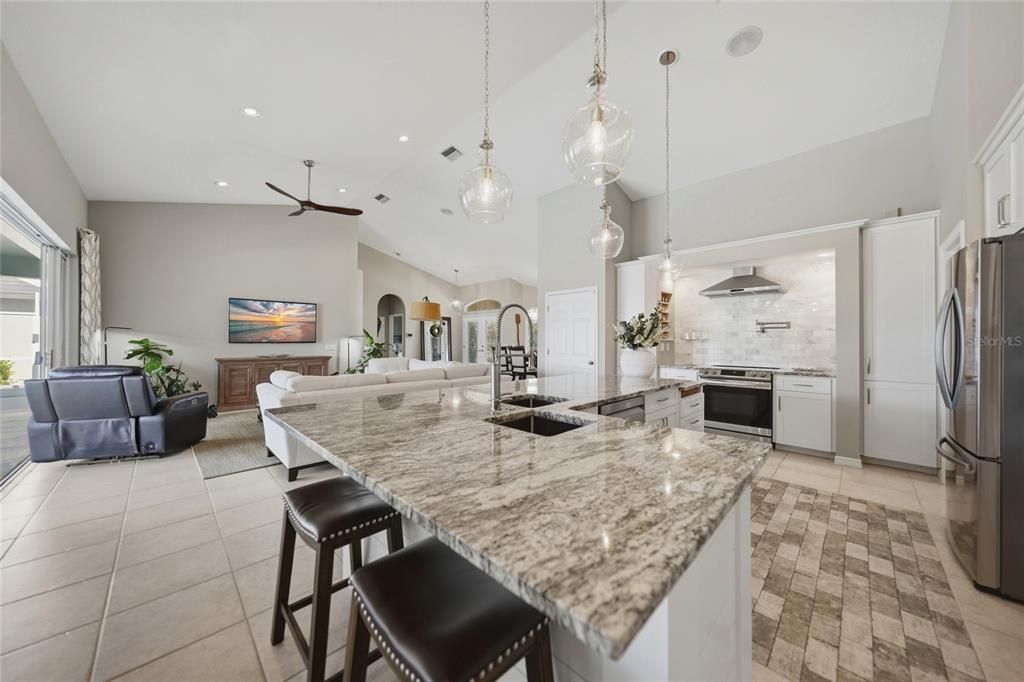 En Venta: $965,000 (3 camas, 2 baños, 2235 Pies cuadrados)