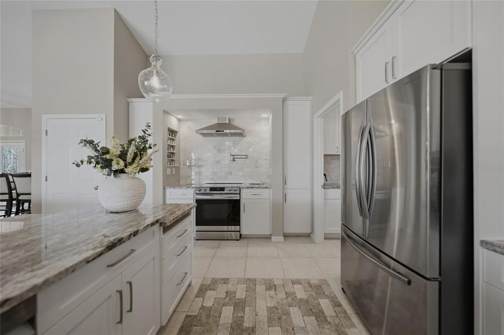 En Venta: $965,000 (3 camas, 2 baños, 2235 Pies cuadrados)