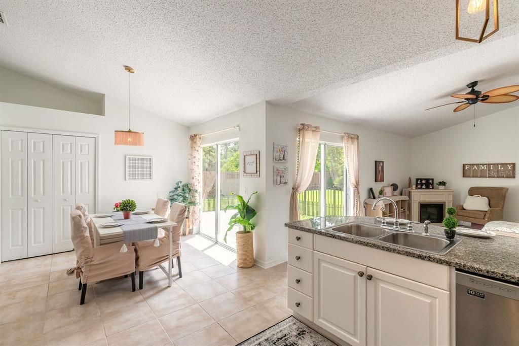 En Venta: $325,000 (4 camas, 2 baños, 1729 Pies cuadrados)