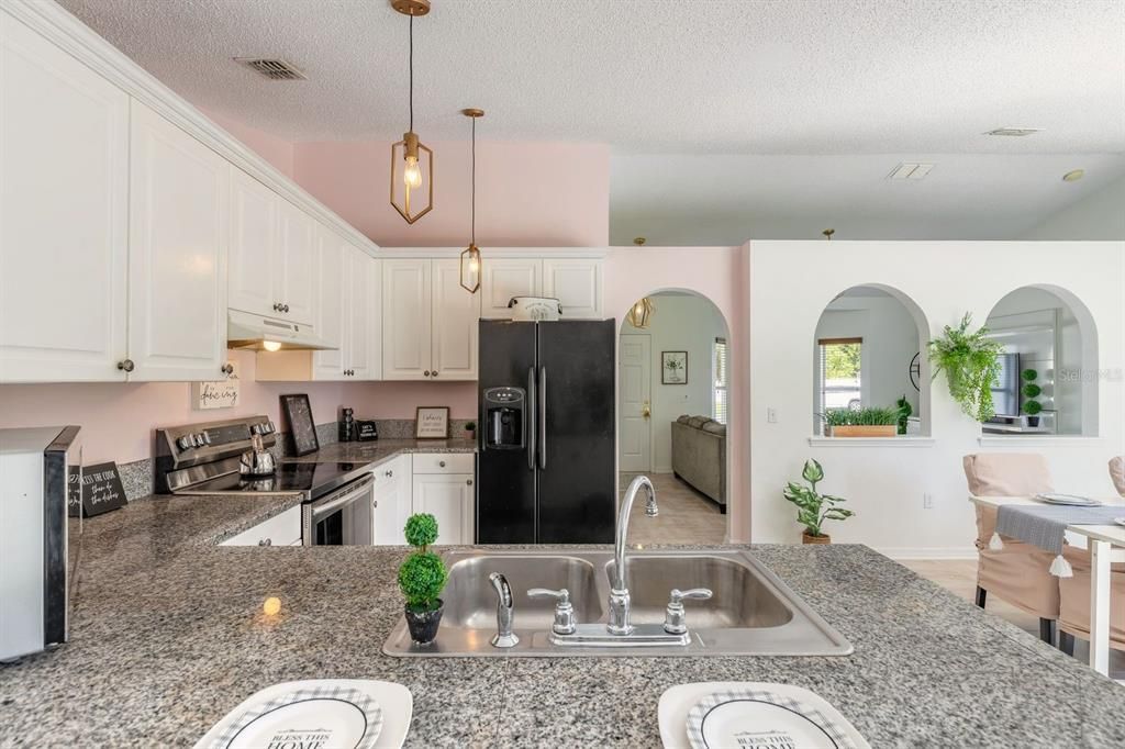 En Venta: $325,000 (4 camas, 2 baños, 1729 Pies cuadrados)