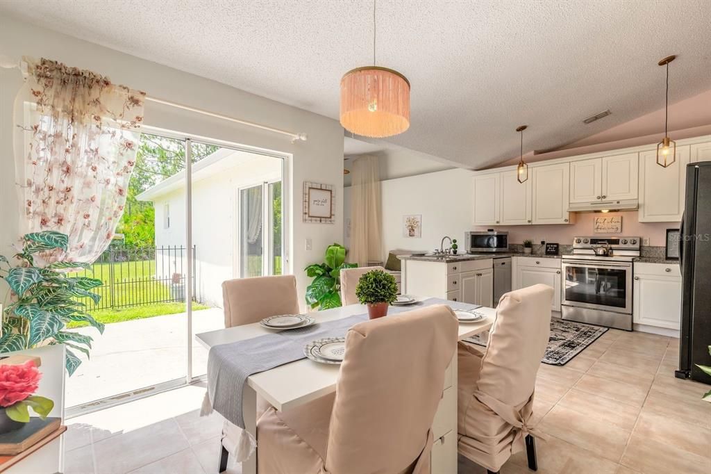En Venta: $325,000 (4 camas, 2 baños, 1729 Pies cuadrados)