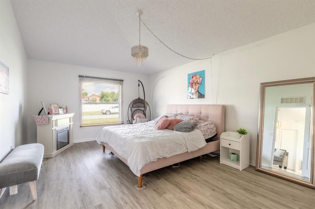 En Venta: $325,000 (4 camas, 2 baños, 1729 Pies cuadrados)