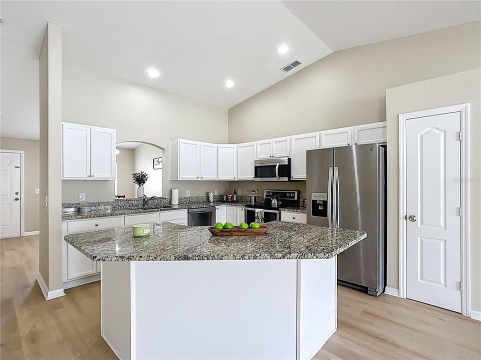 For Sale: $335,000 (3 beds, 2 baths, 1722 Square Feet)