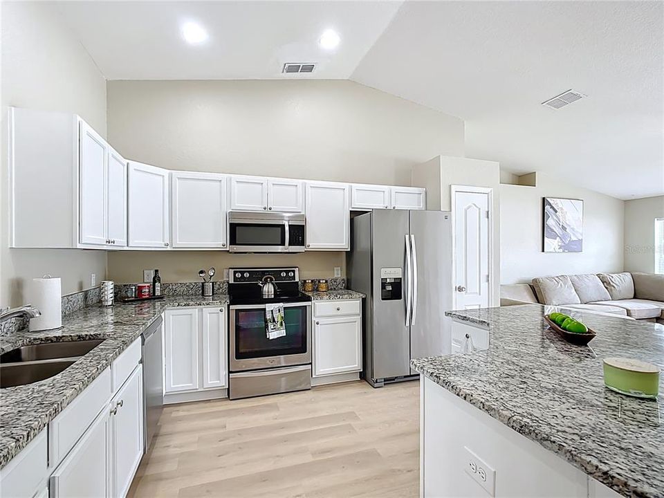 For Sale: $335,000 (3 beds, 2 baths, 1722 Square Feet)