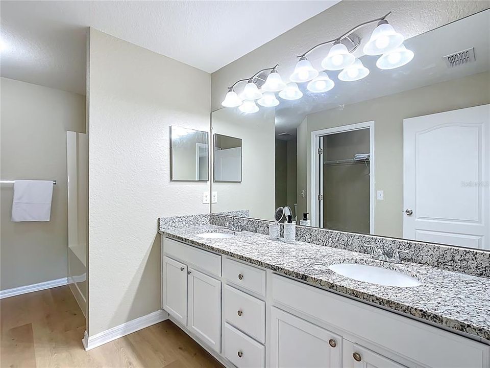 For Sale: $335,000 (3 beds, 2 baths, 1722 Square Feet)
