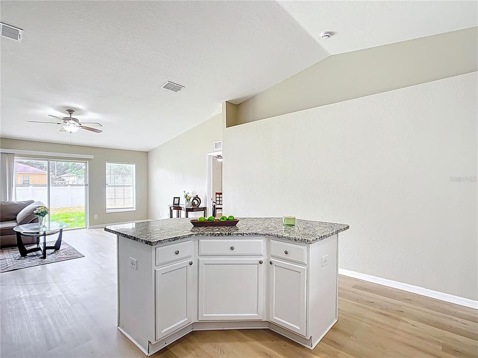 For Sale: $335,000 (3 beds, 2 baths, 1722 Square Feet)