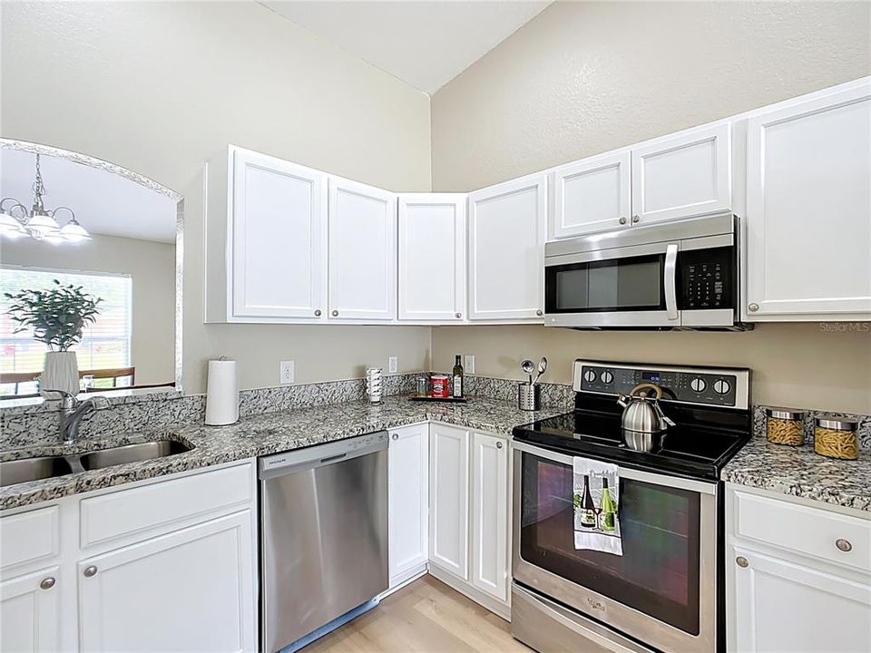 For Sale: $335,000 (3 beds, 2 baths, 1722 Square Feet)