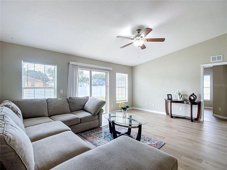 For Sale: $335,000 (3 beds, 2 baths, 1722 Square Feet)
