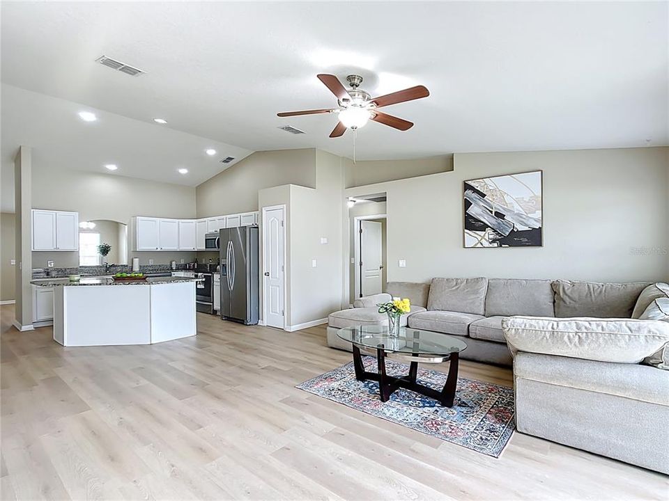 For Sale: $335,000 (3 beds, 2 baths, 1722 Square Feet)