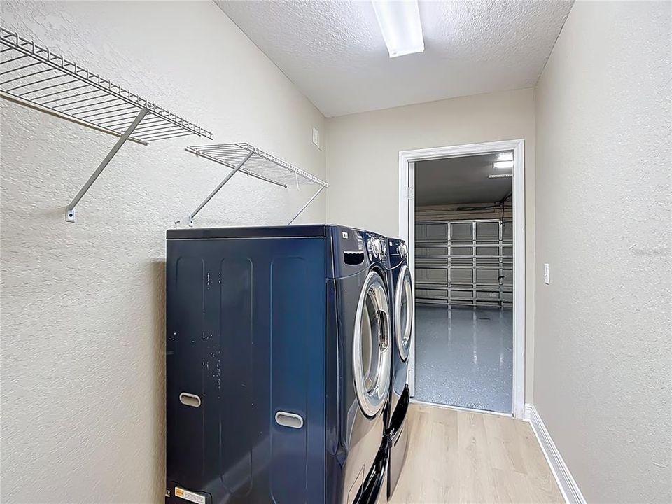 For Sale: $335,000 (3 beds, 2 baths, 1722 Square Feet)