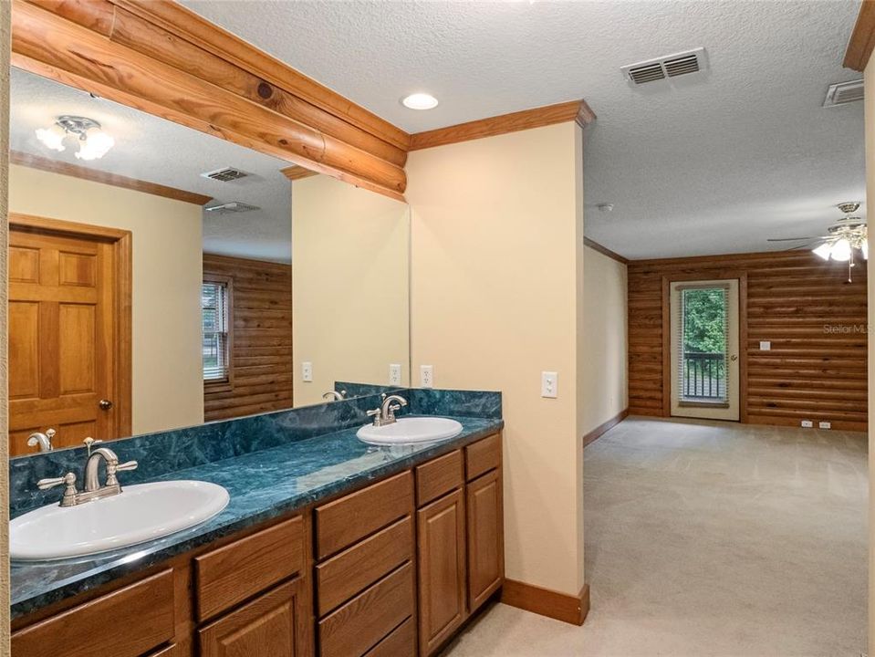 En Venta: $785,000 (3 camas, 2 baños, 1904 Pies cuadrados)