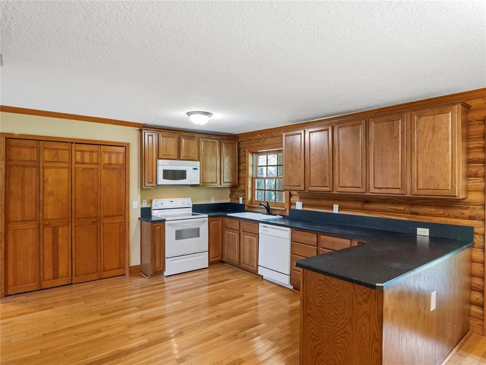 En Venta: $785,000 (3 camas, 2 baños, 1904 Pies cuadrados)