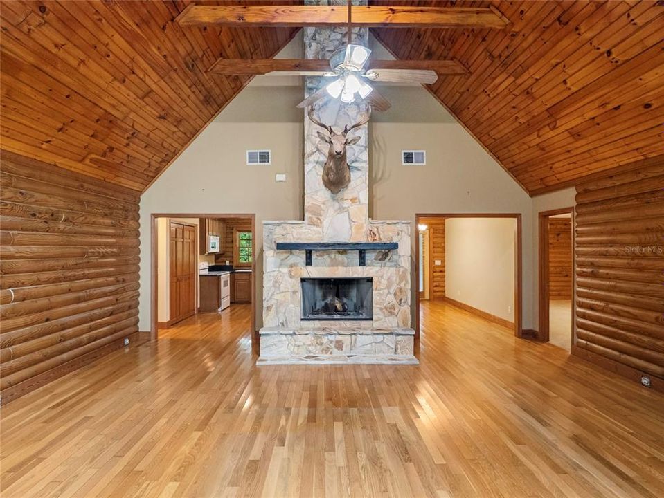 En Venta: $785,000 (3 camas, 2 baños, 1904 Pies cuadrados)
