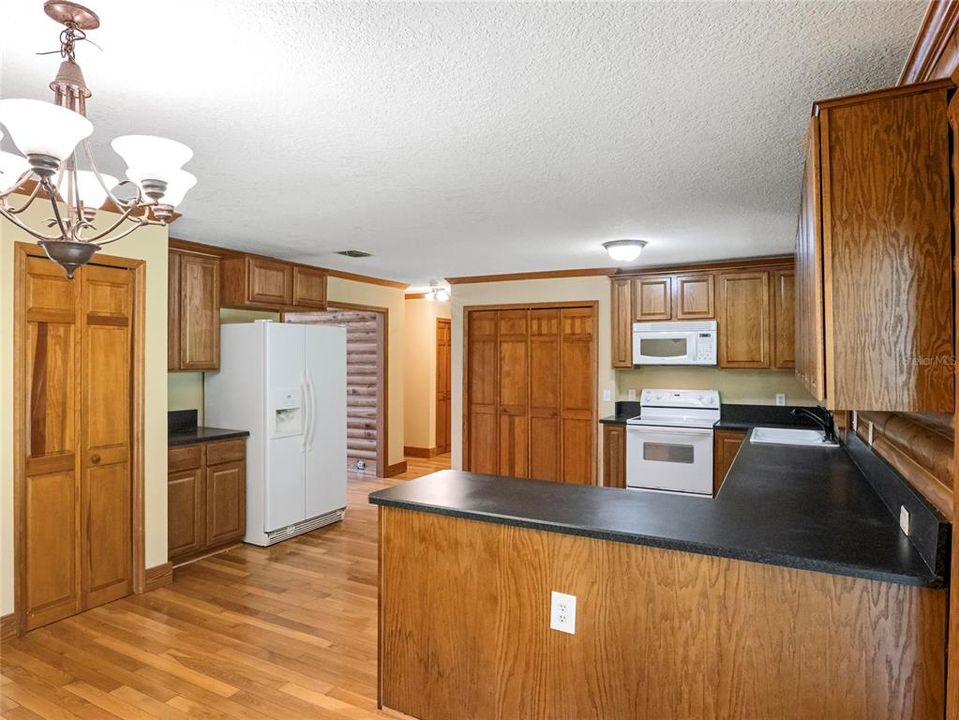 En Venta: $785,000 (3 camas, 2 baños, 1904 Pies cuadrados)