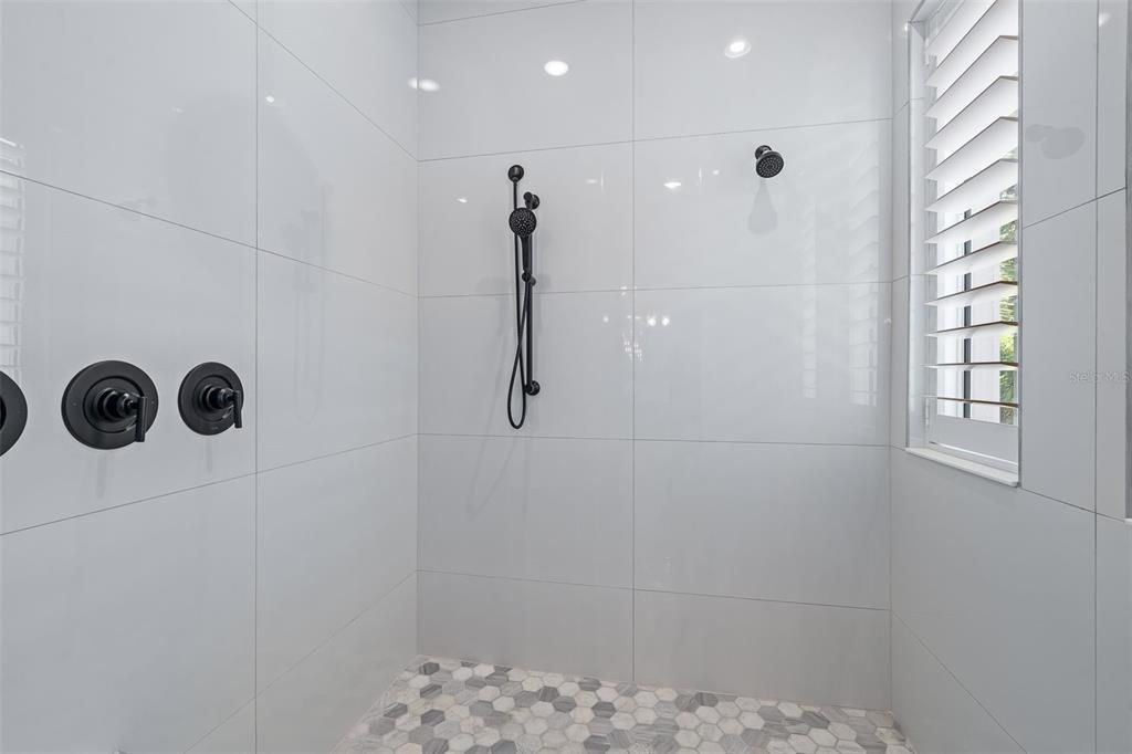 En Venta: $2,500,000 (5 camas, 5 baños, 5489 Pies cuadrados)