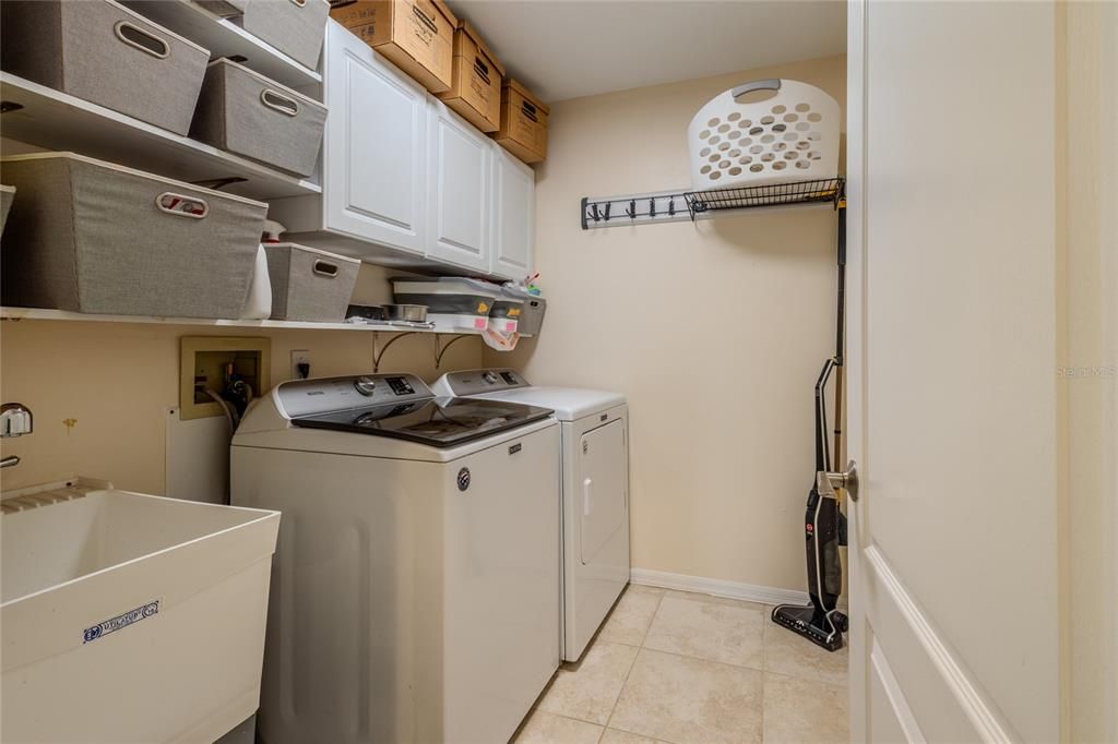 For Sale: $525,000 (3 beds, 2 baths, 1871 Square Feet)