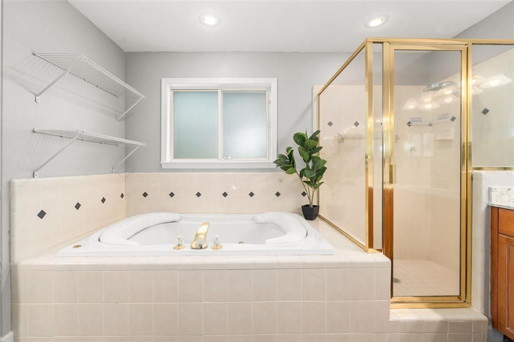 На продажу: $449,900 (4 спален, 2 ванн, 1944 Квадратных фут)