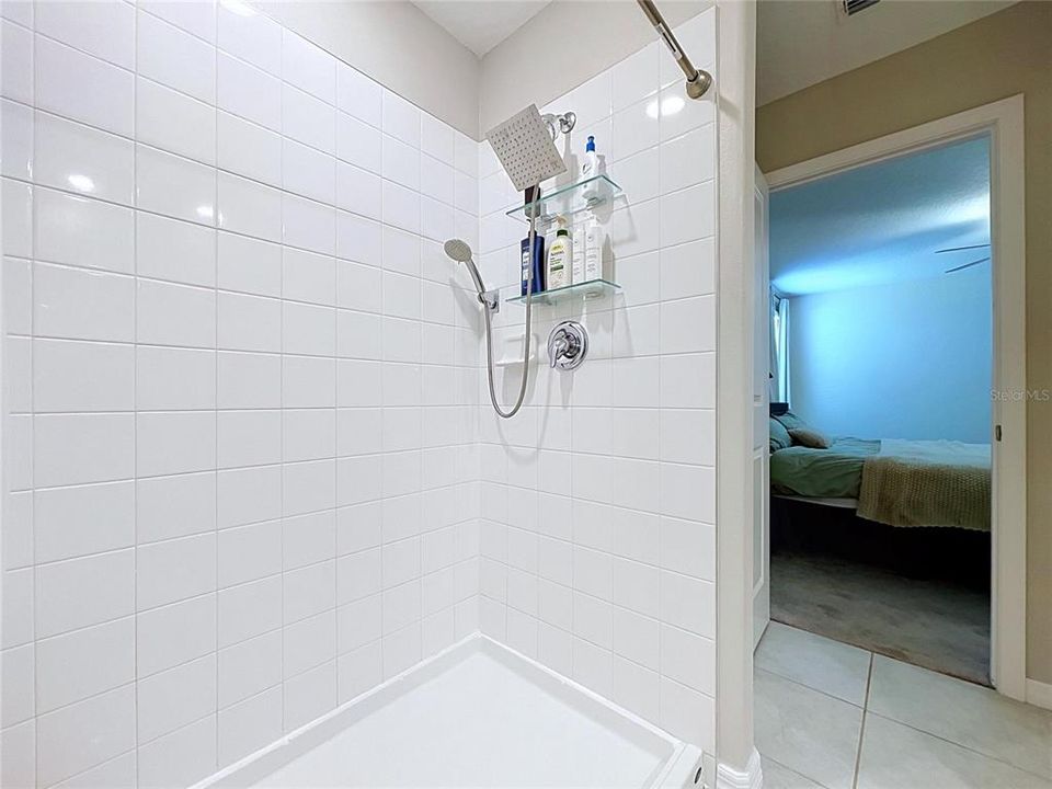 En Venta: $370,000 (4 camas, 2 baños, 1870 Pies cuadrados)