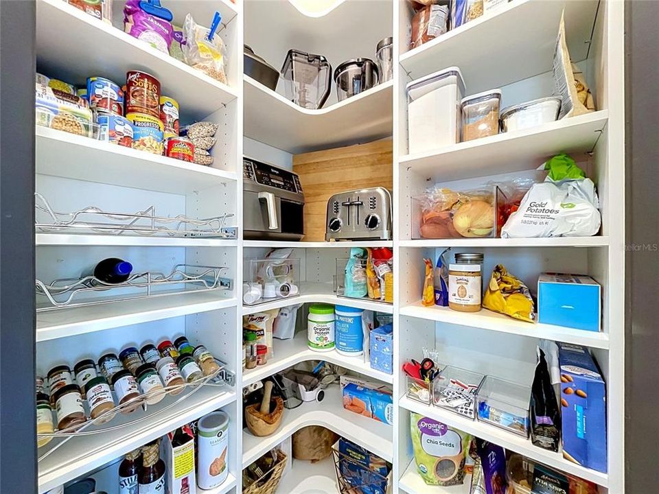 En Venta: $370,000 (4 camas, 2 baños, 1870 Pies cuadrados)