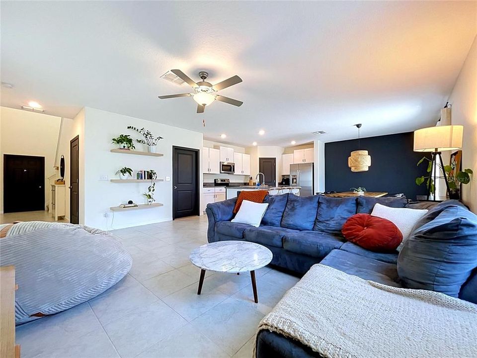 En Venta: $370,000 (4 camas, 2 baños, 1870 Pies cuadrados)