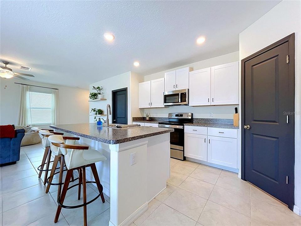 En Venta: $370,000 (4 camas, 2 baños, 1870 Pies cuadrados)