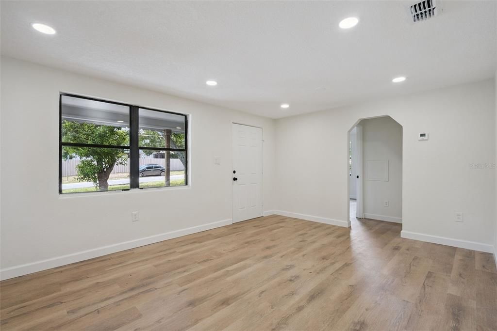 For Sale: $315,000 (3 beds, 1 baths, 1488 Square Feet)