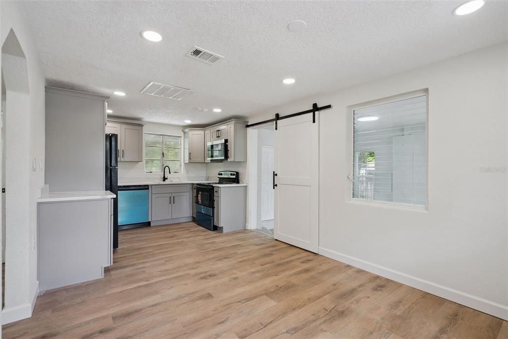 For Sale: $315,000 (3 beds, 1 baths, 1488 Square Feet)