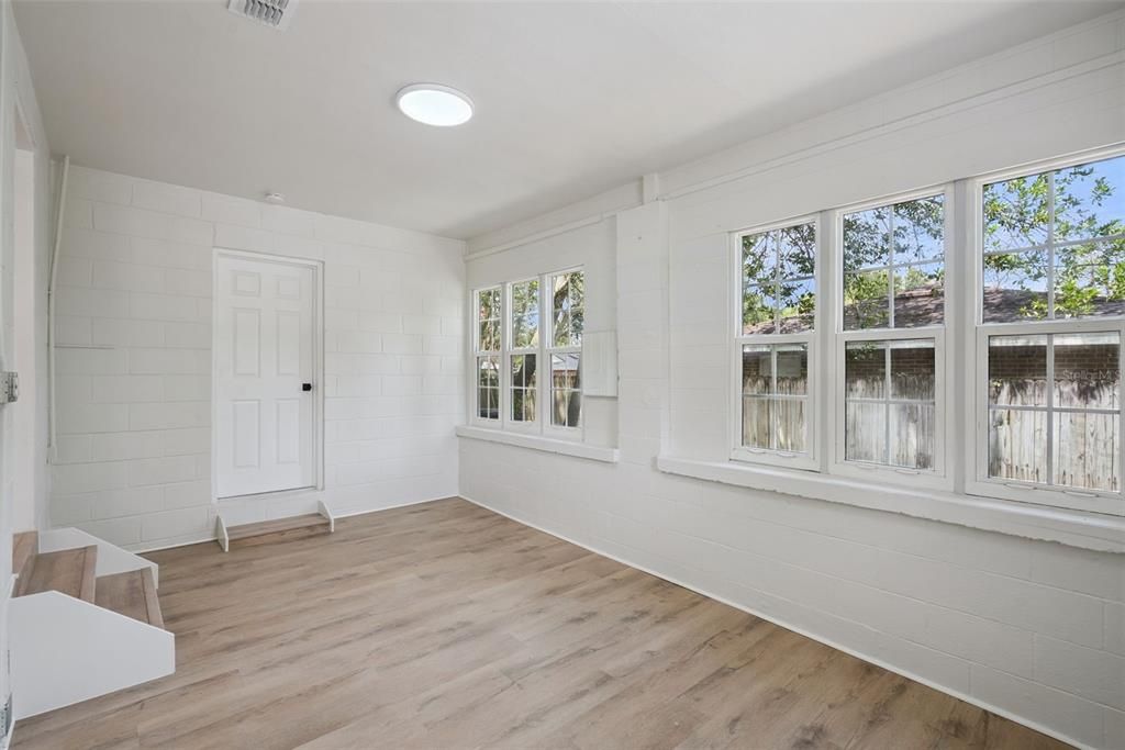 For Sale: $315,000 (3 beds, 1 baths, 1488 Square Feet)