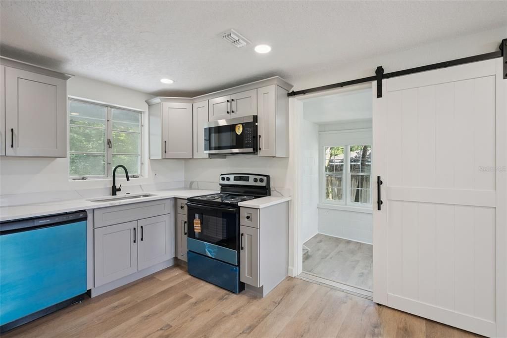 For Sale: $315,000 (3 beds, 1 baths, 1488 Square Feet)