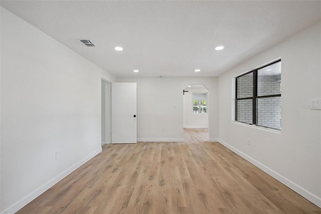 For Sale: $315,000 (3 beds, 1 baths, 1488 Square Feet)